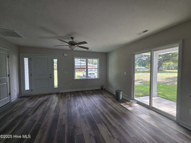 Building Photo - 408 Sam Millis Dr