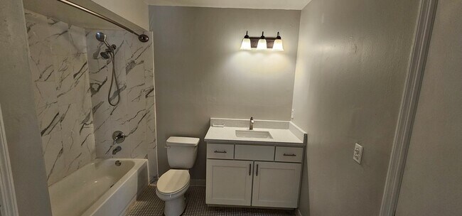 Foto del edificio - NEWLY REMODELED!  2 BED / 1 BATH / 1 CAR GARAGE (CASSELBERRY)