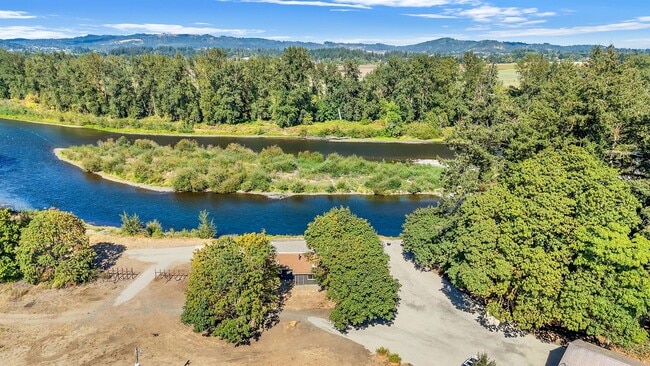 Building Photo - 39601 Santiam Bluffs Rd NE