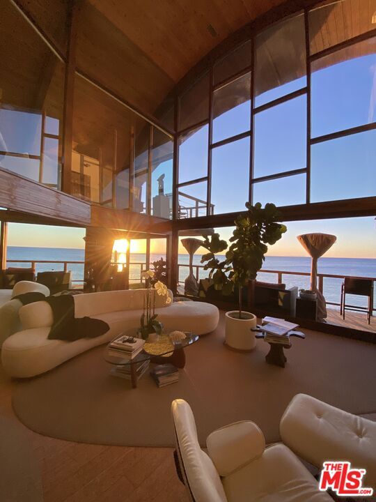 Building Photo - 27092 Malibu Cove Colony Dr