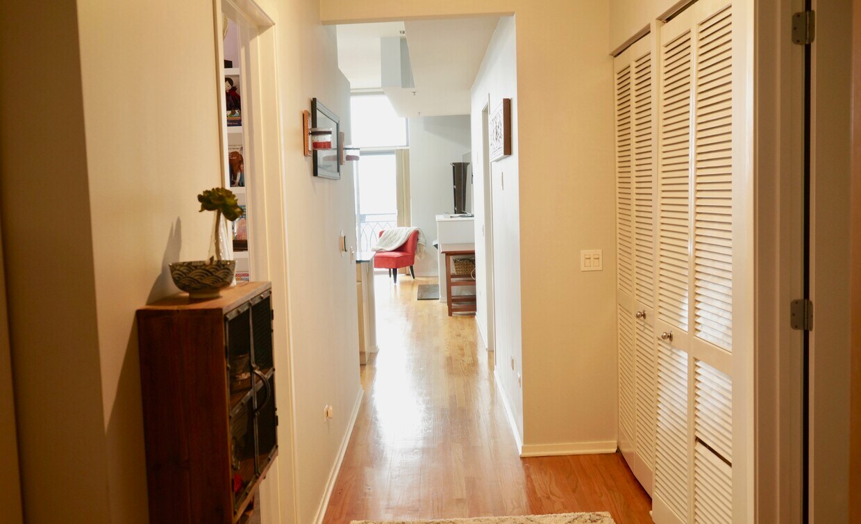 Primary Photo - 1201 W Adams St