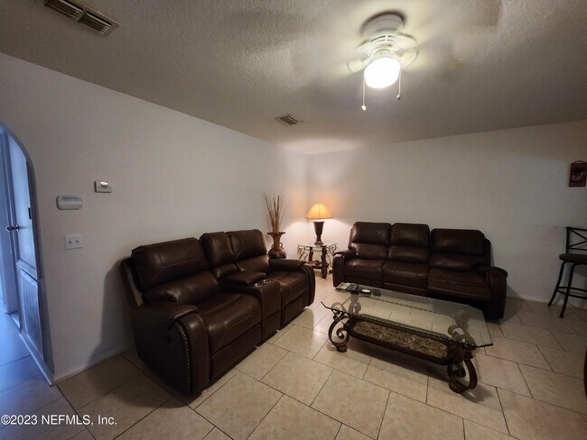 Foto del edificio - 8249 Halls Hammock Ct