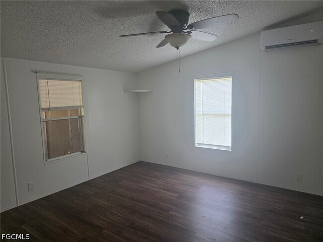Foto del edificio - 425 Tanner Rd