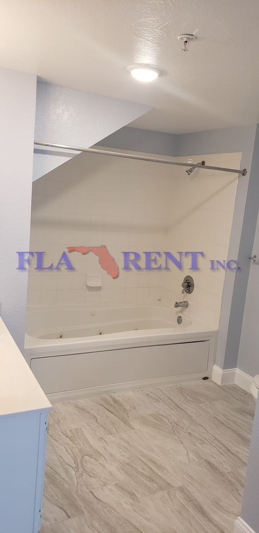 Foto del edificio - 4 BR / 3 FULL BATH (INCLUDES 2 MASTERS) 2 STORY (NEAR DISNEY!) GATED COMMUNITY WITH COMMUNITY POO...