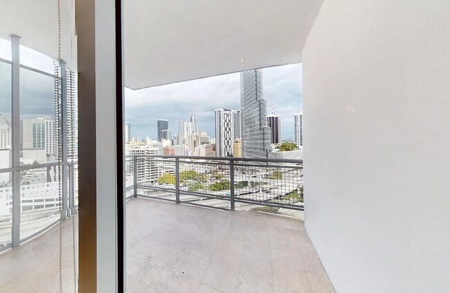 Foto del edificio - 350 S Miami Ave