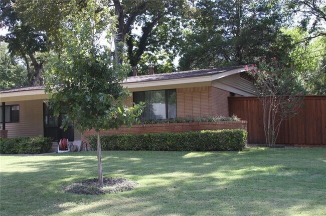 Foto del edificio - 10504 Lake Gardens Dr