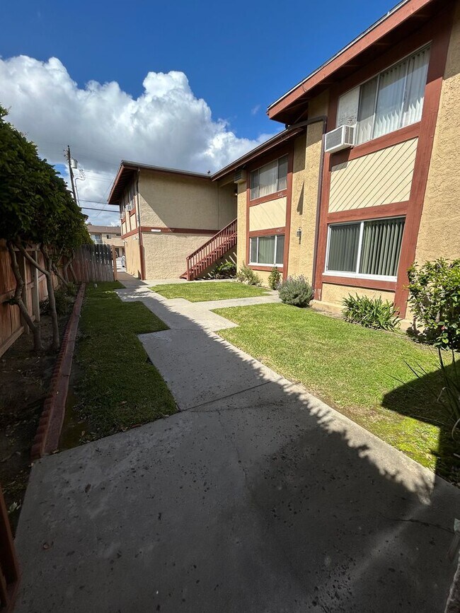 Building Photo - 4401