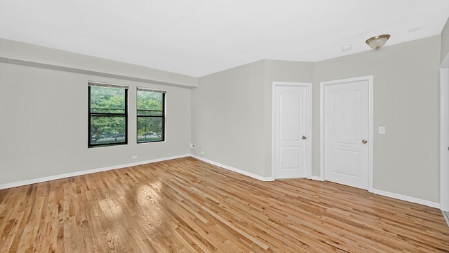 Building Photo - BEAUTIFUL 2BED/1BATH APARTMENT IN KENWOOD