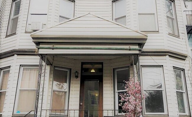 Building Photo - 33 Thorne St