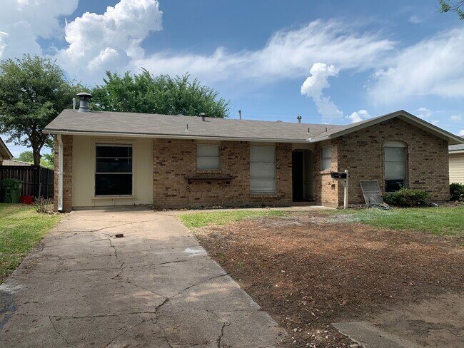 Building Photo - 1809 Meadowcrest Dr
