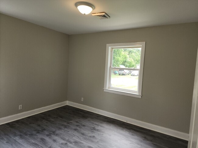 Building Photo - Updated 2 Bedroom, 1 bath with Large Backyard!