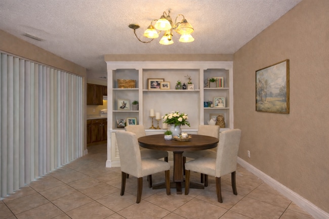 Building Photo - 3/2 on Corner lot in Altamonte Springs Available Now!