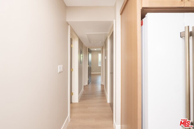 Foto del edificio - 591 E 9th St