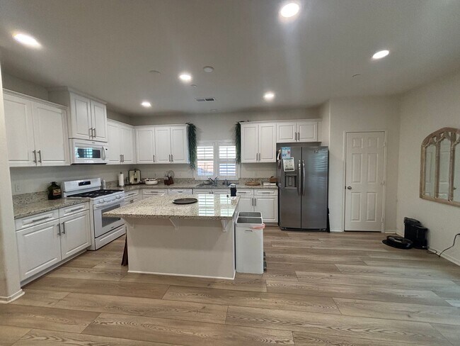 Foto del edificio - Beautiful New 4-Bedroom Home for Rent – Mo...