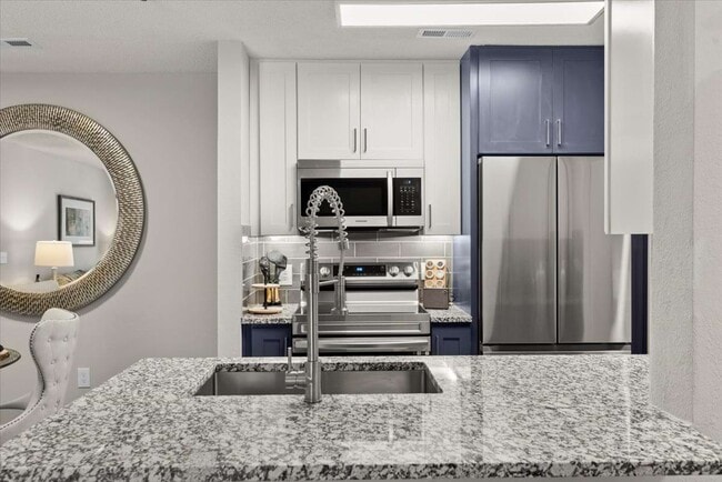 Building Photo - 83 Reserve