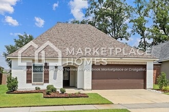 Building Photo - 462 Lake Breeze Dr
