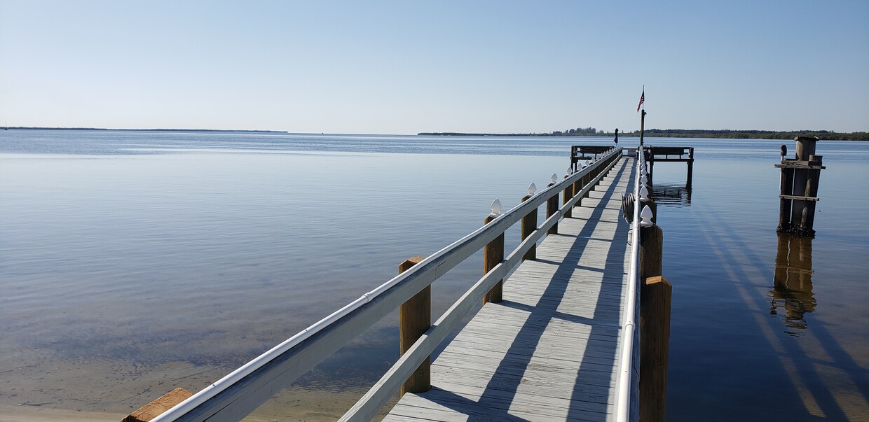 Private fishing pier - 14459 River Beach Dr