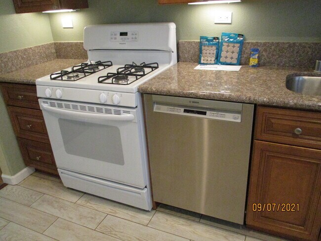 Foto del edificio - 1430 Carleton Dr