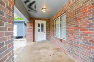 Building Photo - 14633 Renault St