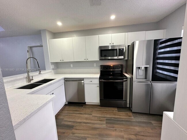 Foto del edificio - 14307 SW 120th Ct