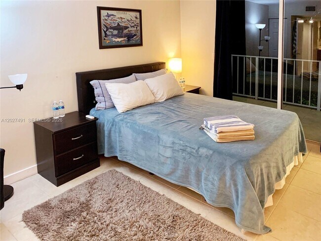 Foto del edificio - 650 NE 64th St