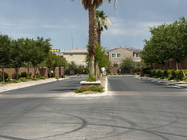 Foto del edificio - Beautiful Southwest Las Vegas Home in Gate...