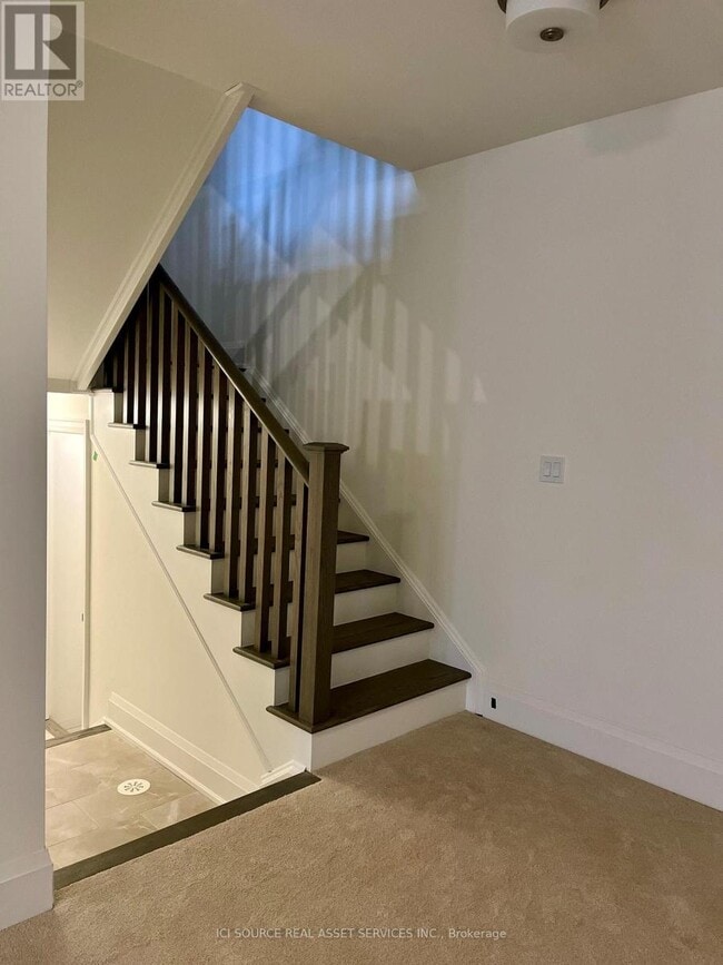 Photo du bâtiment - 3322 Azam Wy