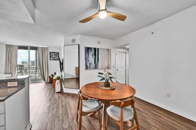 Foto del edificio - 275 NE 18th St