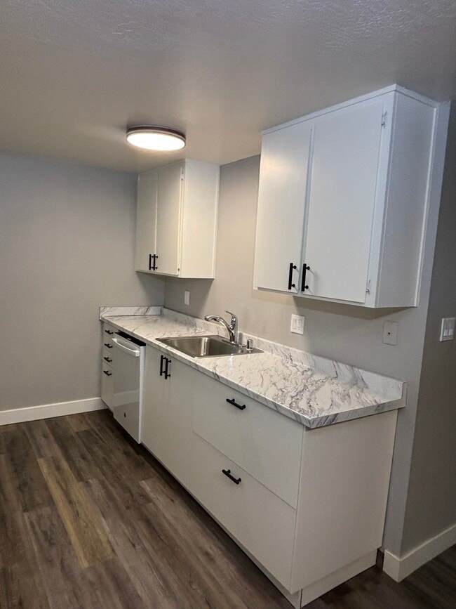 Building Photo - 1116 J St