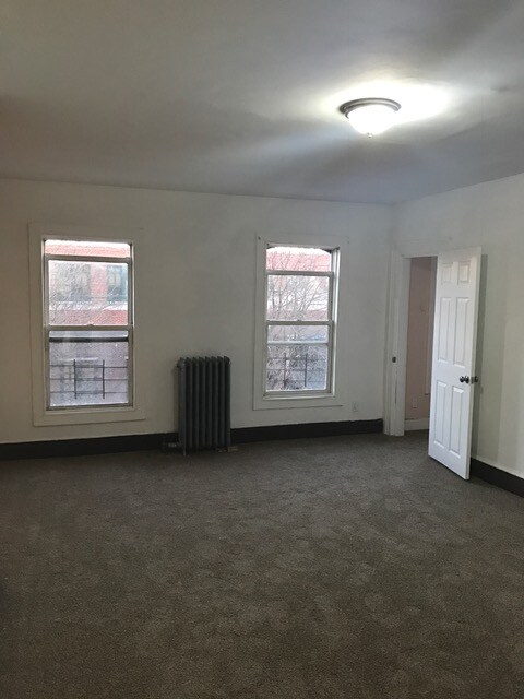 Primary Photo - 415 Monroe St