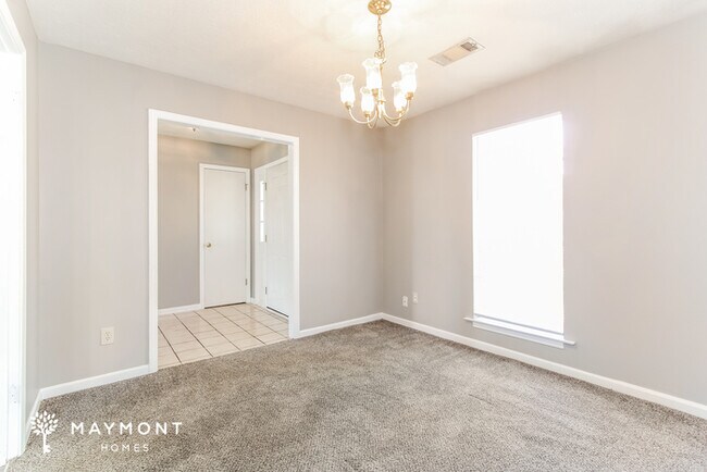 Foto del edificio - 7076 Lakeview Dr