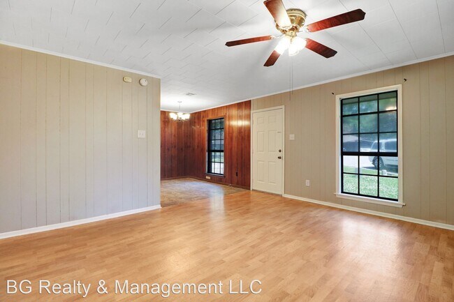 Building Photo - 3 br, 1 bath House - 104 Bonnabel Cir