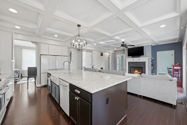 Foto del edificio - 115 Reliance Woods Dr