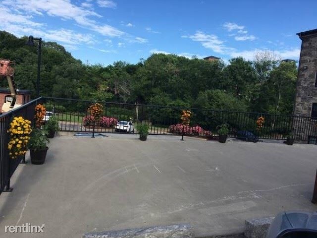 Foto del edificio - 2 br, 1 bath Apartment - 535 Roosevelt Ave