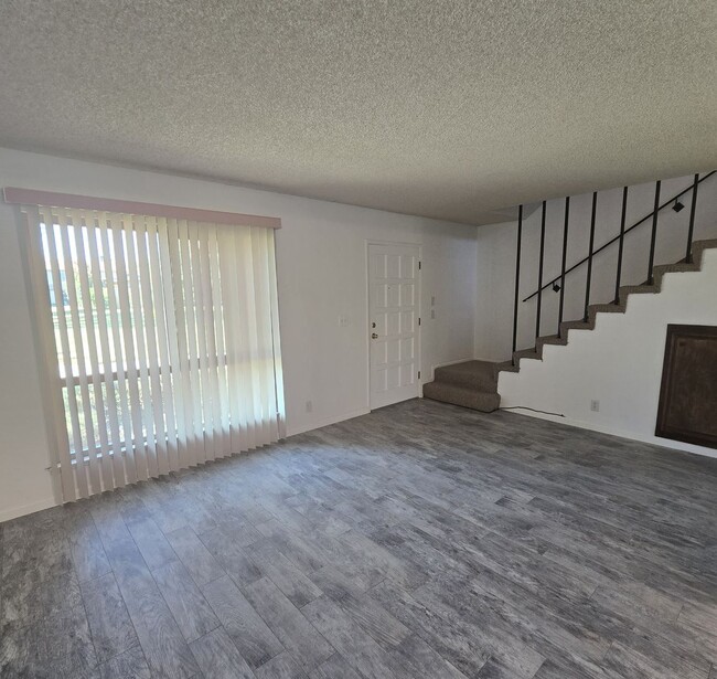 Building Photo - Cozy 2 bed 2 bath