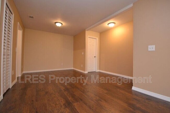 Building Photo - 312 Cherokee Ct