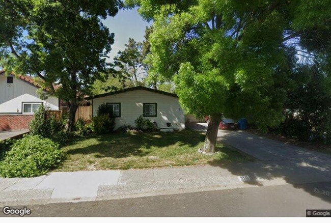 Building Photo - 316 Deodara St