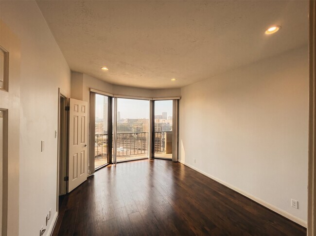 Foto del edificio - 3350 McCue Rd