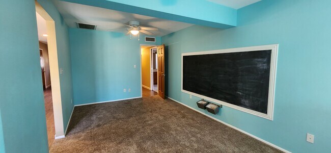Foto del edificio - 2907 E Willow Ave