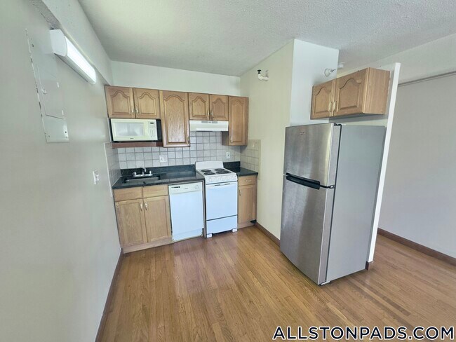 Foto del edificio - 1110 Commonwealth Ave