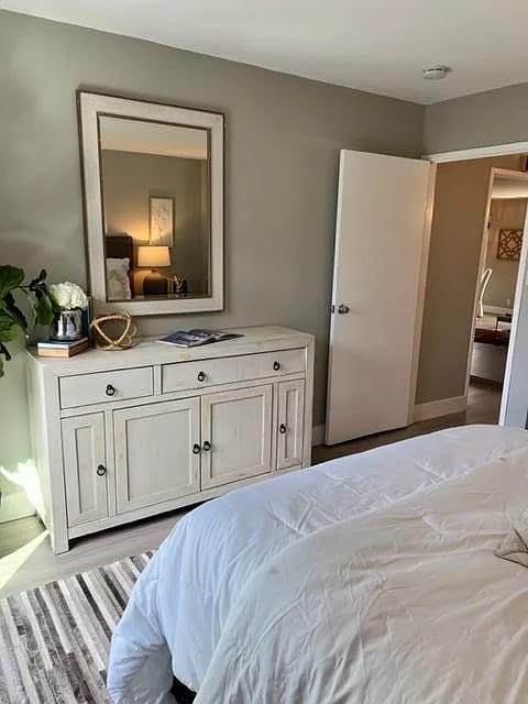 Building Photo - You don't want to miss this gorgeous unit.