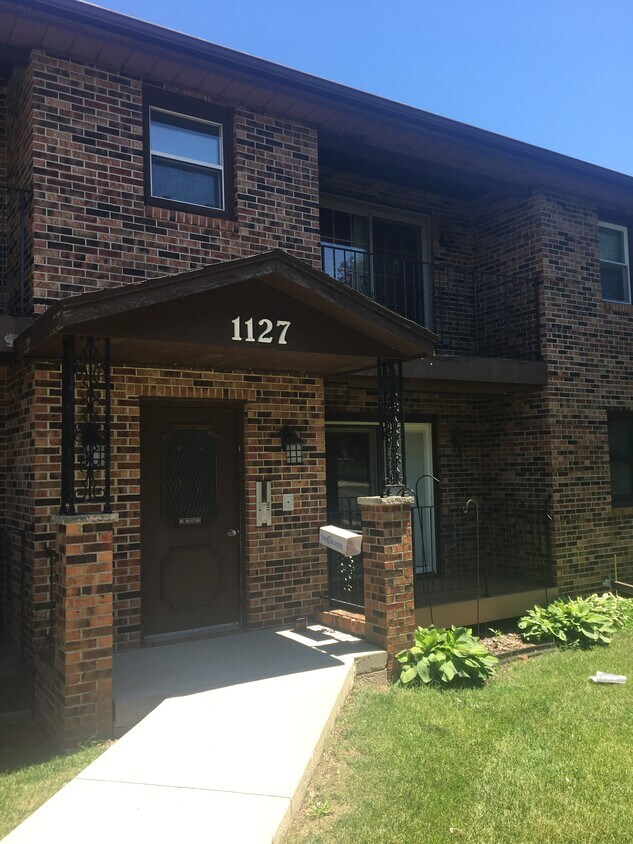 Primary Photo - 1127 Flammang Dr