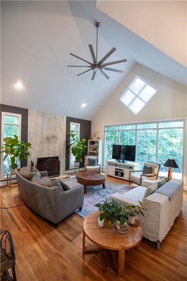 Building Photo - Custom Home in beautiful Moores Mill Subdi...