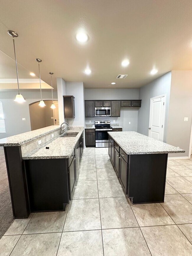 Foto del edificio - 3 Bed 2 Bath Ready to Rent ASAP! Granite/ Large Master Bedroom!