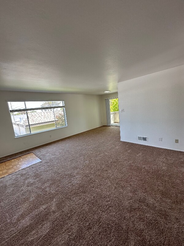 Foto del edificio - 472 Lincoln Cir