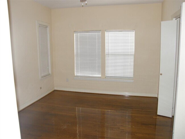 Foto del edificio - 2413 Rosewood St