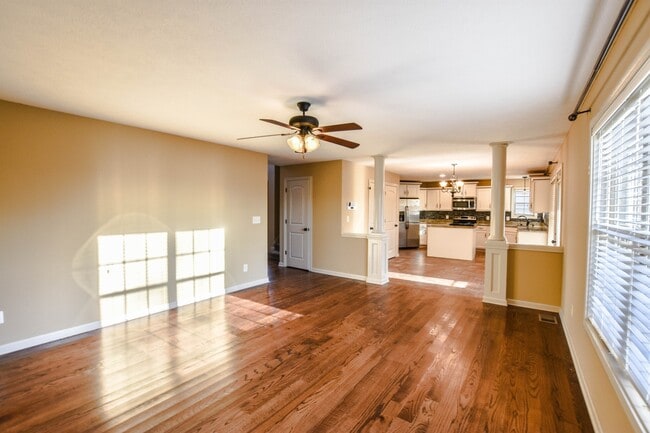 Building Photo - Pet Friendly Four Bedroom!