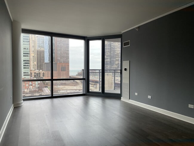 Building Photo - 450 E Waterside Dr
