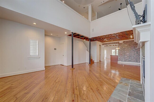 Building Photo - 915 Knox St