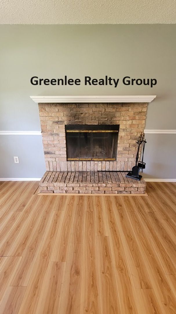 Building Photo - Adorable 2 Bed/1 Bath Updated Home in Seven Springs! - Fenced Yard!